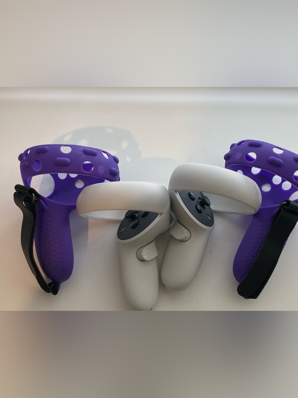 Oculus Quest 2 Left + Right - Picture 2 of 8